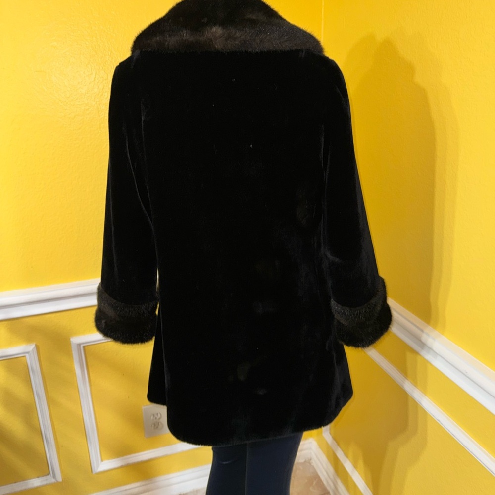 Chic Black Faux Fur Teddy Jacket - Picture 11 of 15